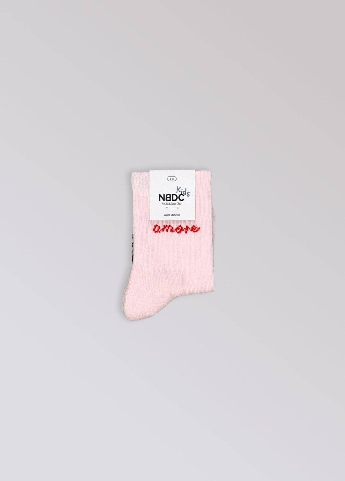 Chaussettes bébé roses Amore à broderie rouge – No Bad Days Club — photographie complémentaire 4