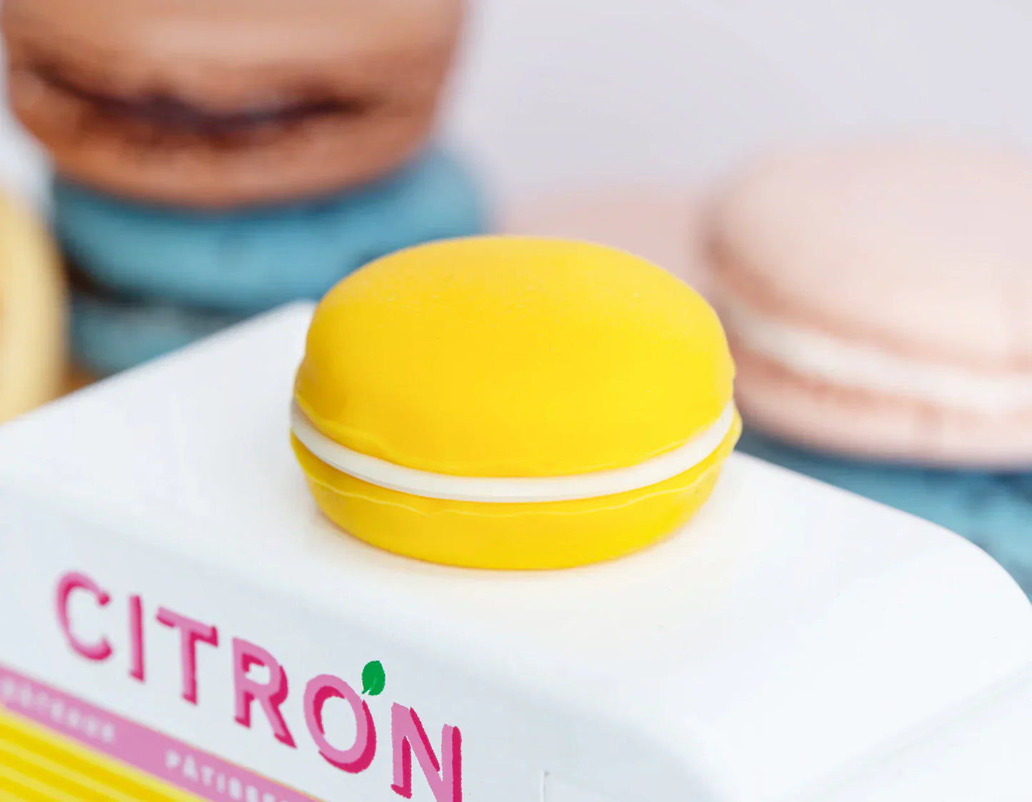 Candycar World Wooden Van - Lemon Macaron Van
