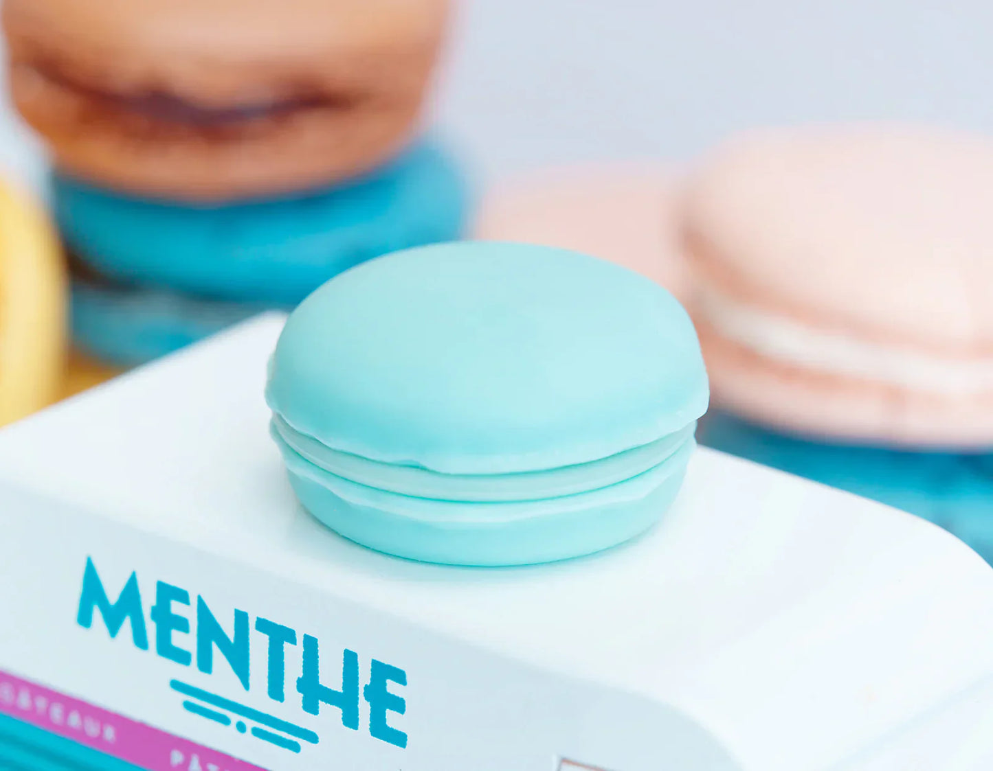 Candycar World Holz-Van – Mint Macaron Van