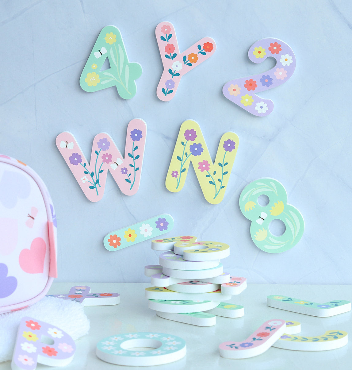 Lettres de bain en mousse - Fleurs – vue 6 – A Little Lovely Company