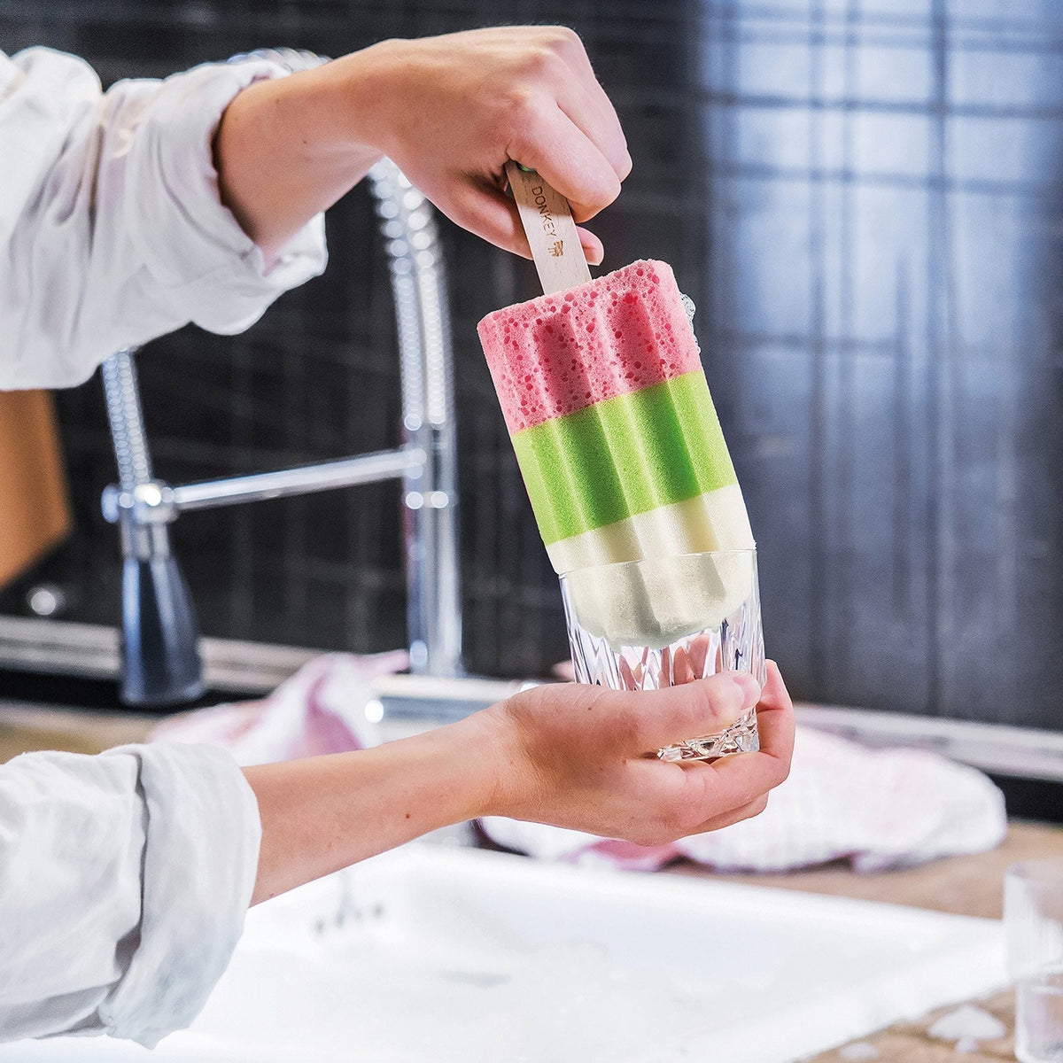 Vue complémentaire : Eponge Ice Pop Rose – Donkey Products