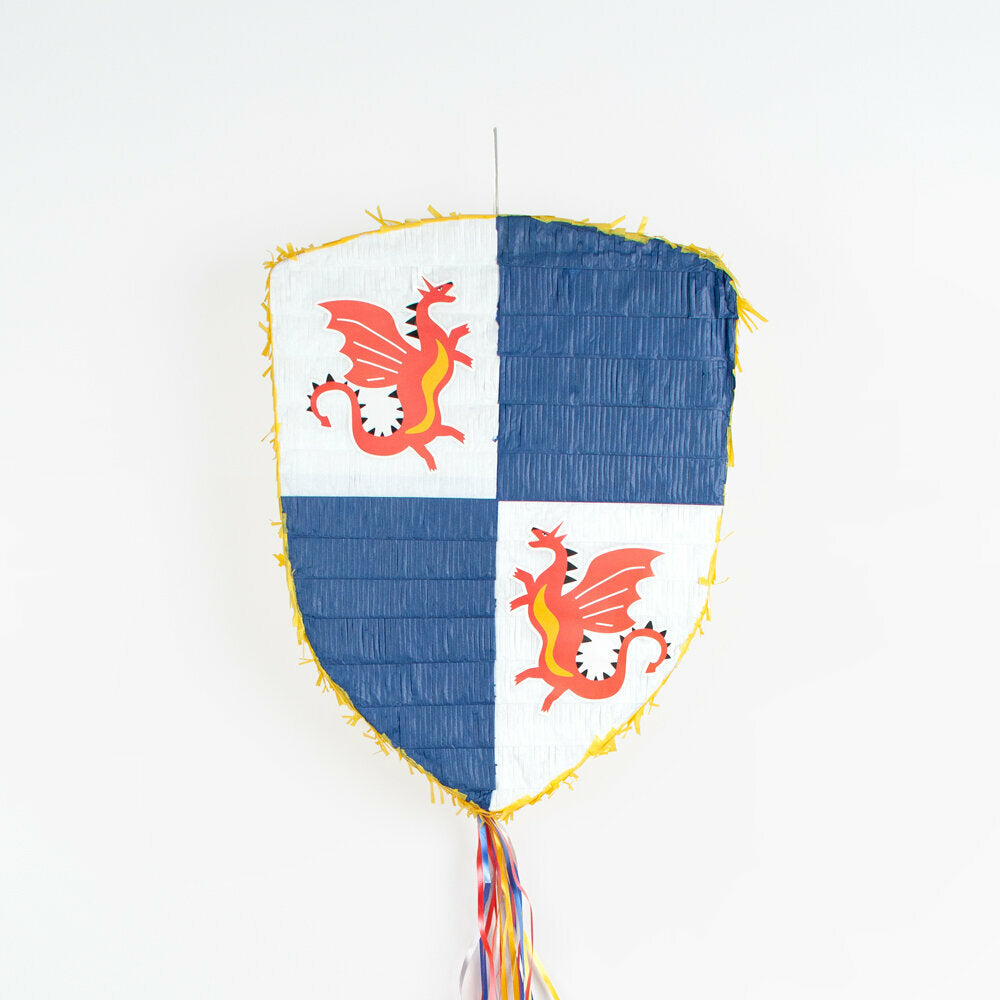 Piñata mit Ritterschild