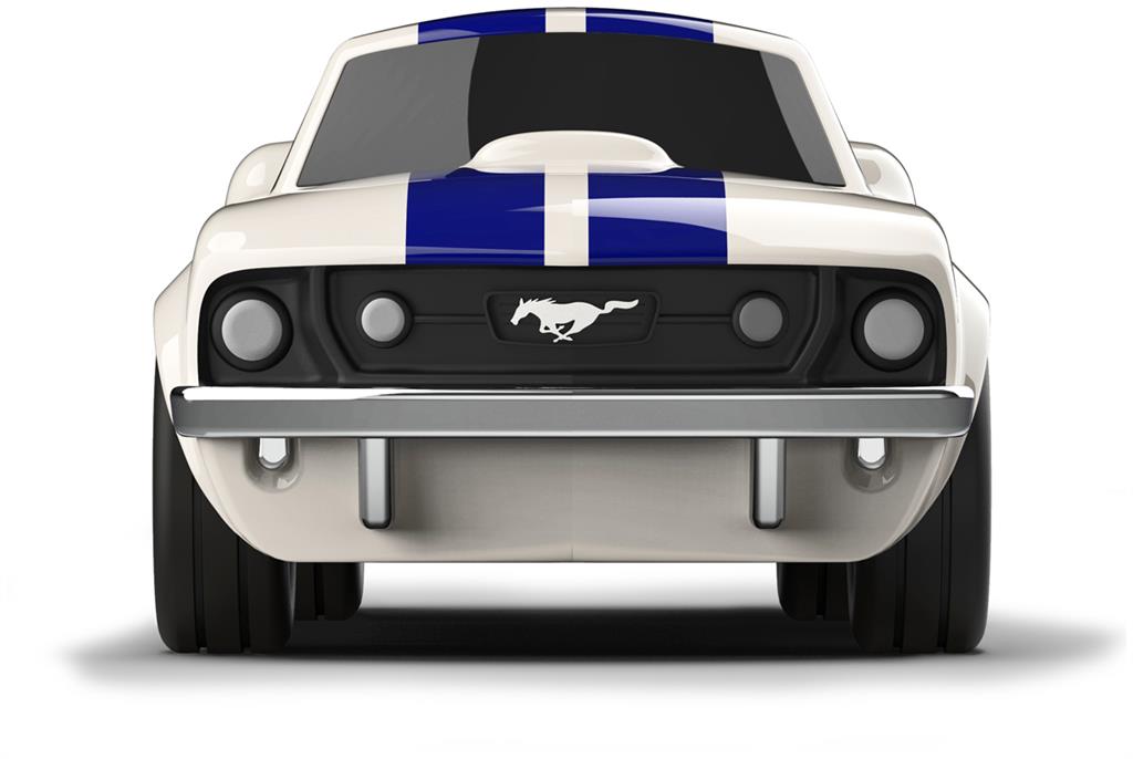 Elfenbeinweißer Ford Mustang - Baghera