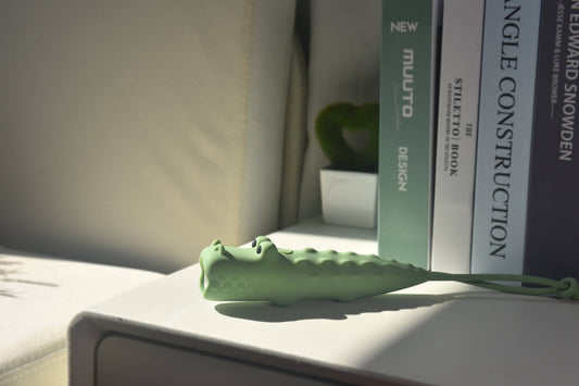 Crocodile flashlight
