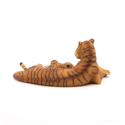 Figurine Tigresse couchée allaitant