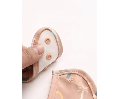 Lustiges wasserdichtes Lätzchen mit Alphabet-Buchstaben