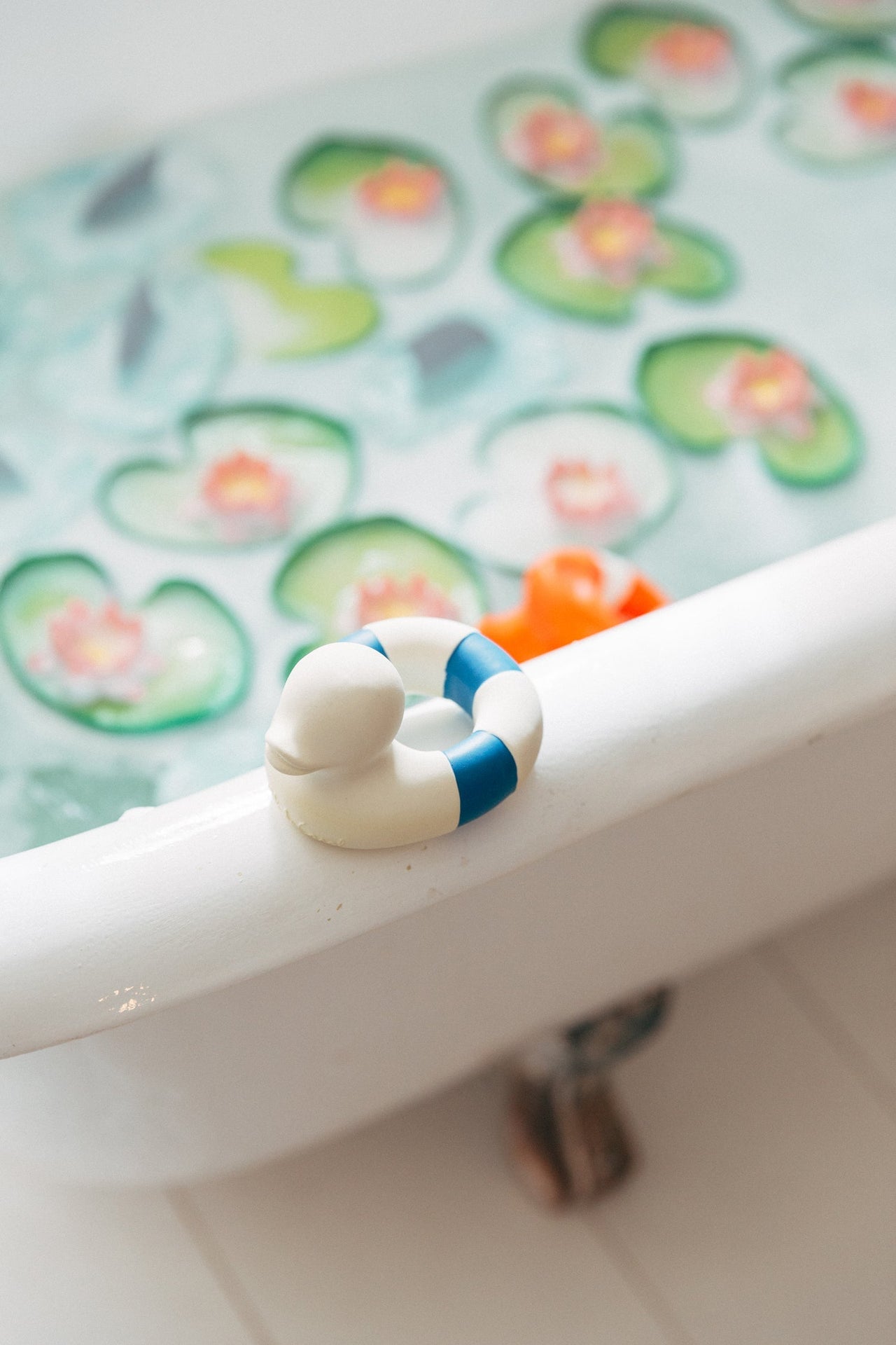 Flo The Floatie bleu marine – Jouet de bain et dentition bébé – vue produit 10