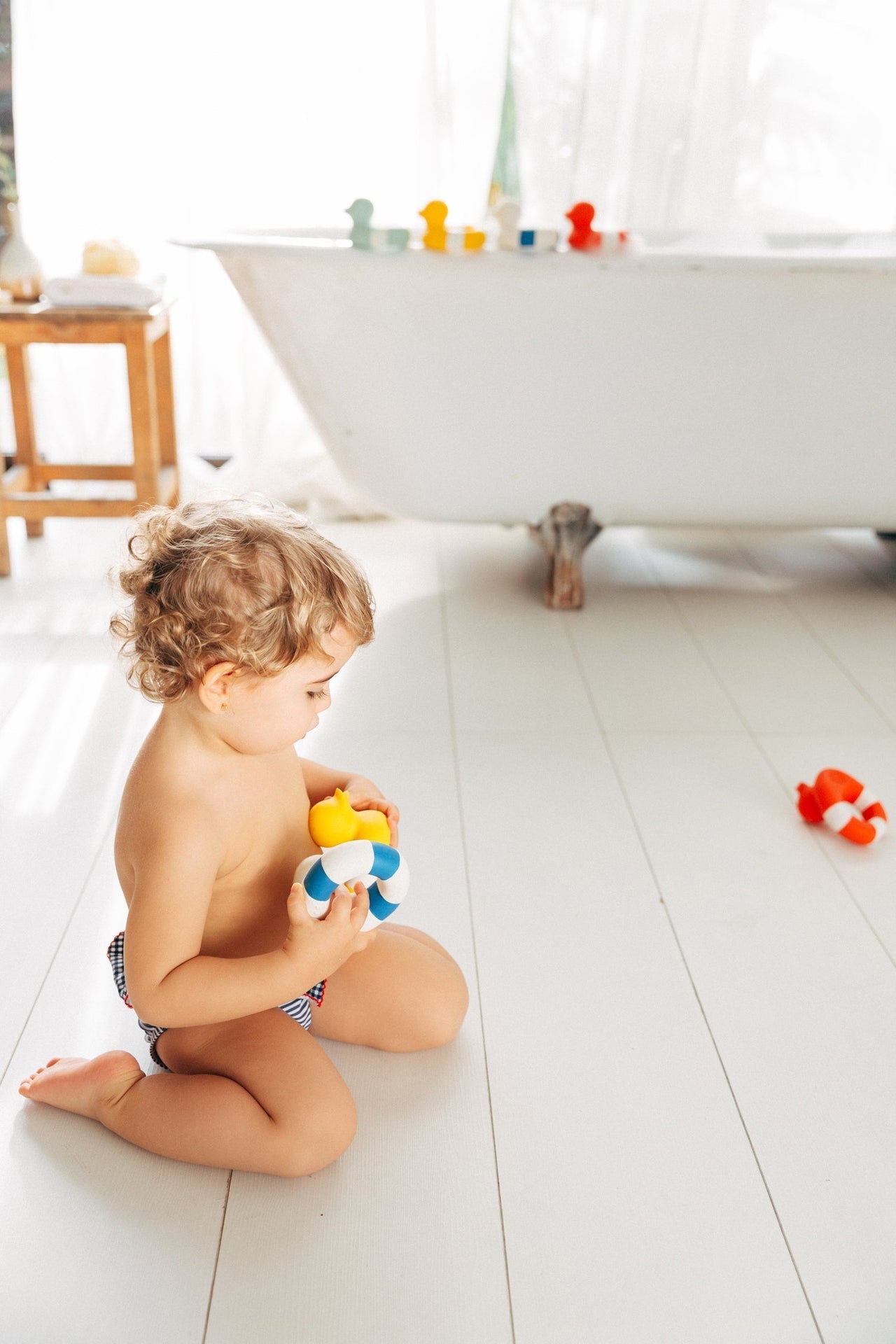 Flo The Floatie bleu marine – Jouet de bain et dentition bébé – vue produit 17