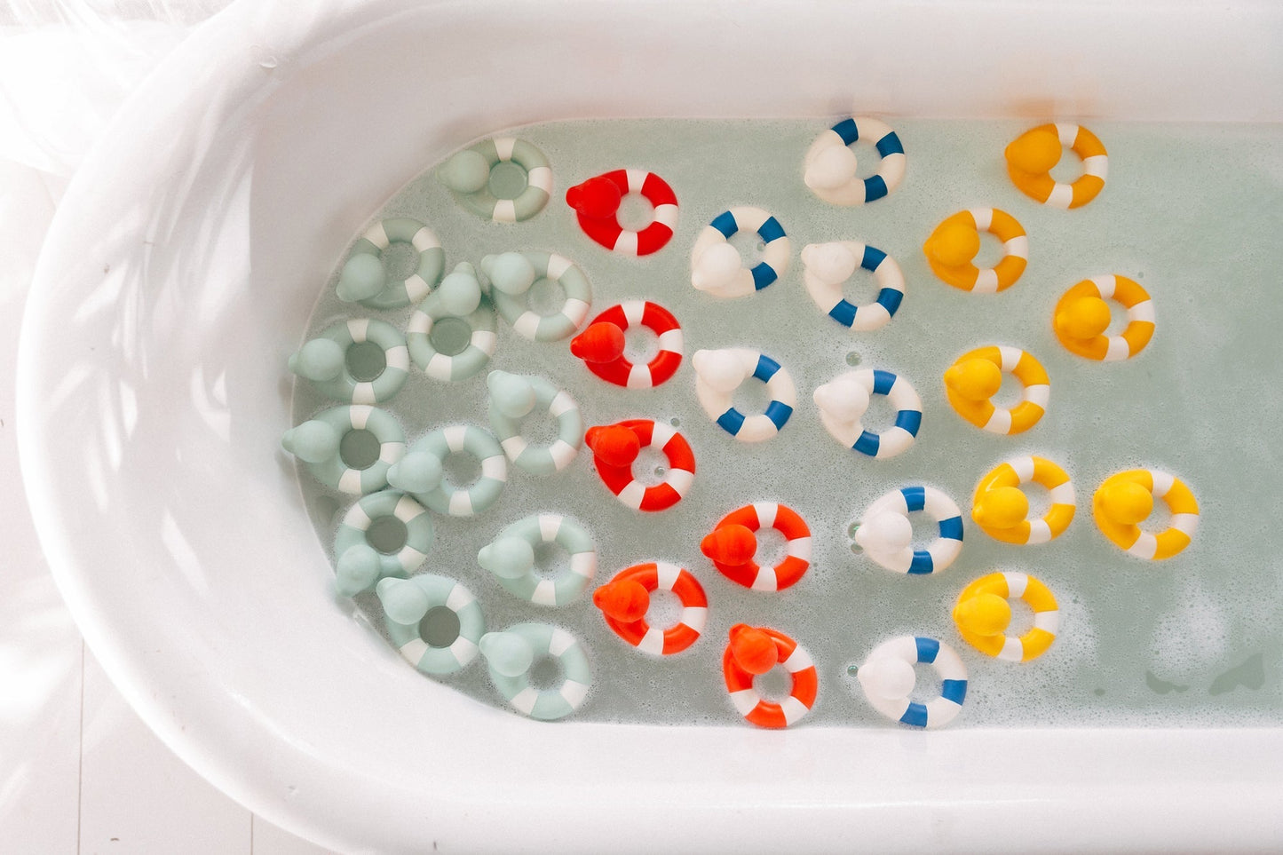 Flo The Floatie bleu marine – Jouet de bain et dentition bébé – vue produit 22