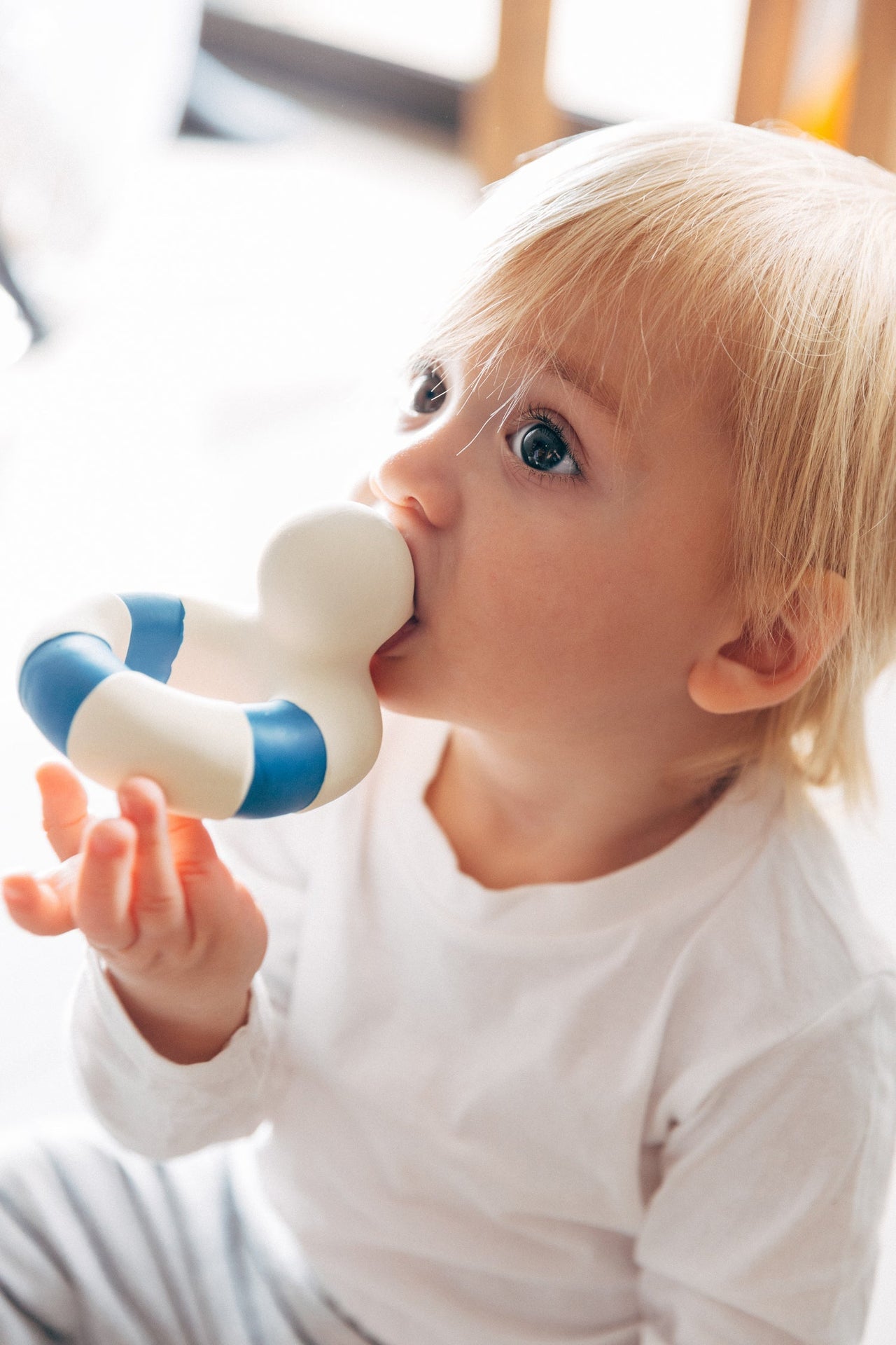 Flo The Floatie bleu marine – Jouet de bain et dentition bébé – vue produit 9
