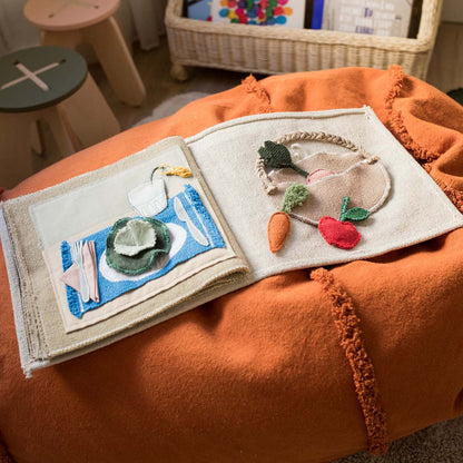 Livre textile « Cool Kids Eat Healthy » – Oli&Carol x Lorena Canals – vue produit 2