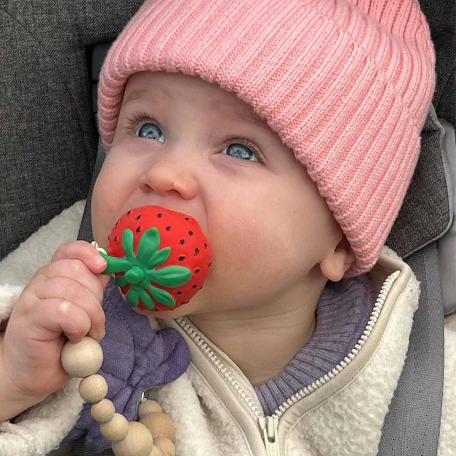 Sweetie la Fraise – Mini jouet de dentition bébé – vue produit 7