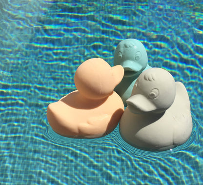 Elvis le Canard Gris – Jouet de bain et dentition bébé – vue produit 7