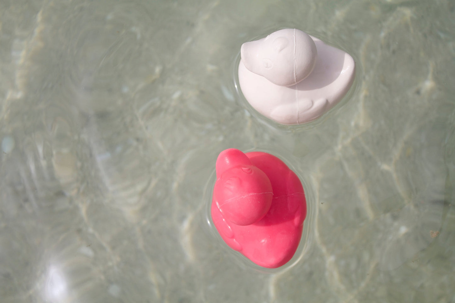 Elvis le Canard Rose – Jouet de bain et dentition bébé – vue produit 21