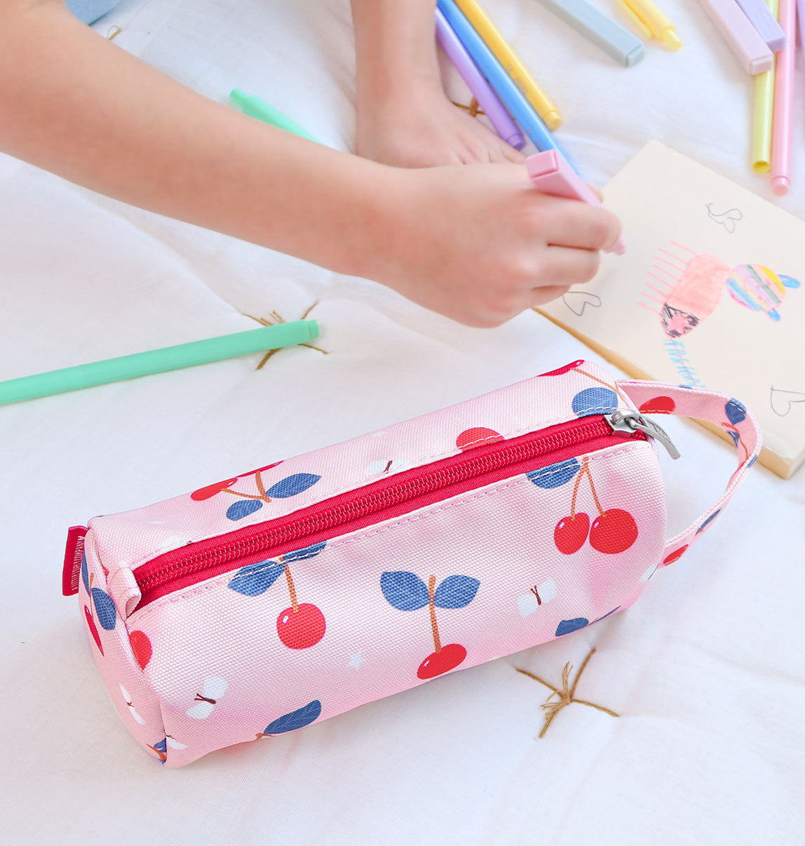 Trousse enfant - Cerises – vue 2 – A Little Lovely Company