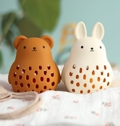 Hochet en silicone - Lapin – vue 5 – A Little Lovely Company