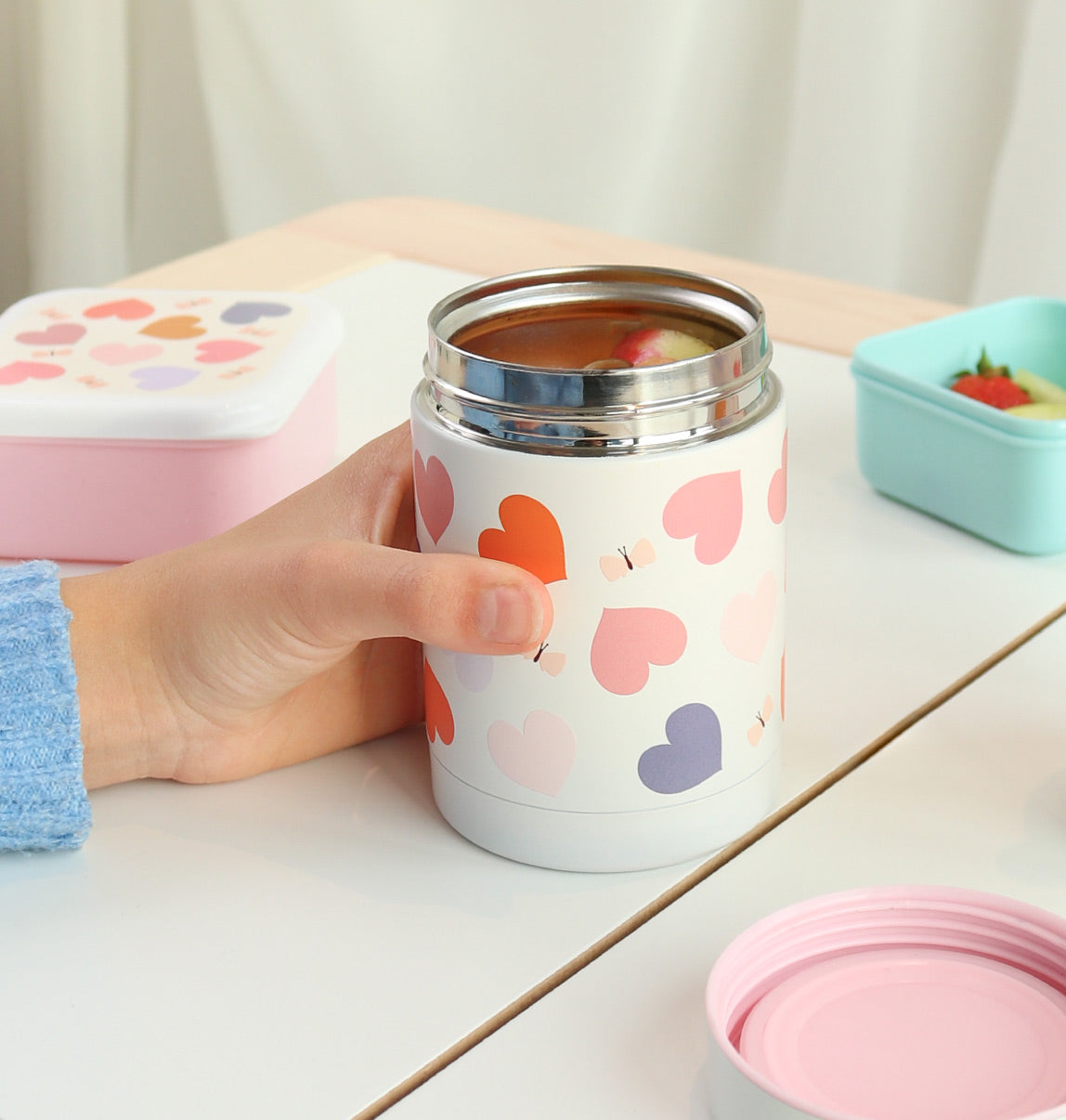 Pot alimentaire isotherme en inox - Cœurs – vue 6 – A Little Lovely Company