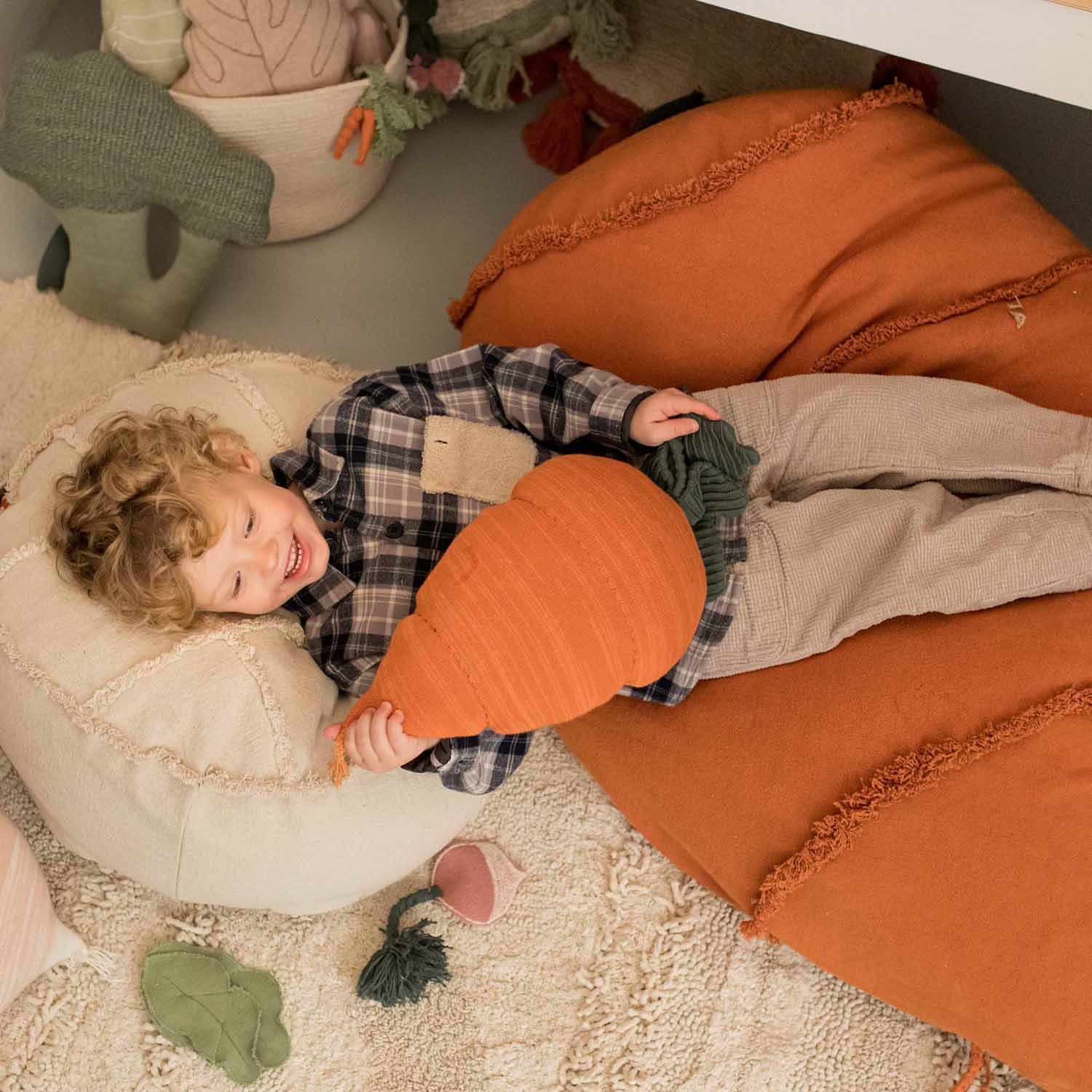 Coussin tricoté Cathy la Carotte – vue produit 2