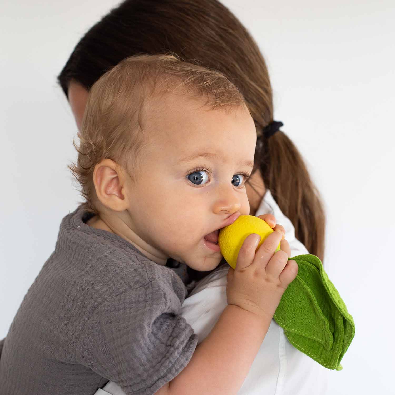 Lou le Citron – Mini doudou de dentition bébé – vue produit 6