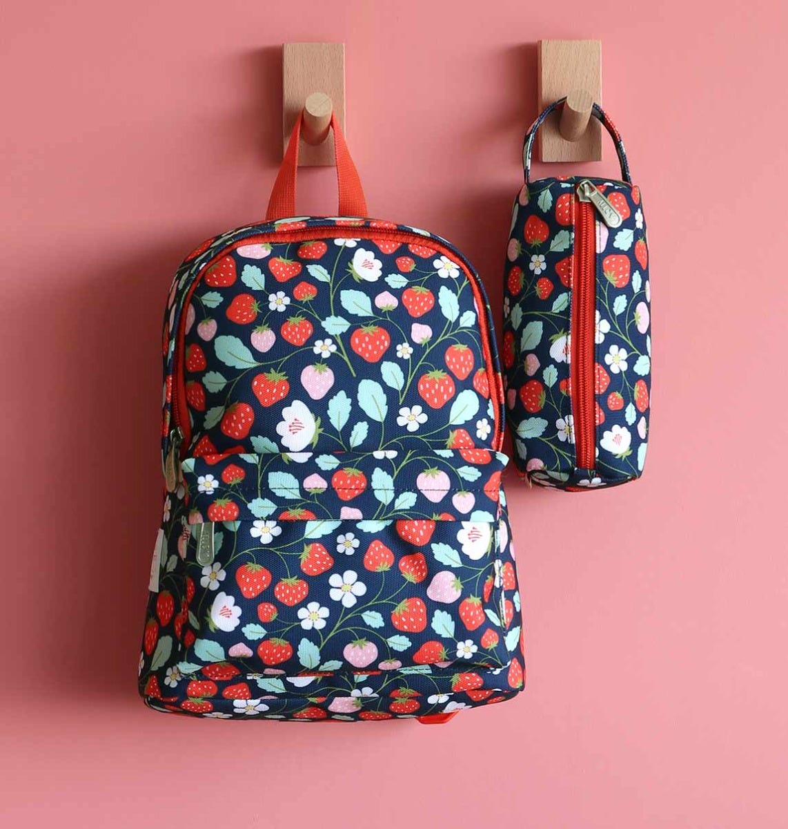 Trousse enfant - Fraises – vue 5 – A Little Lovely Company