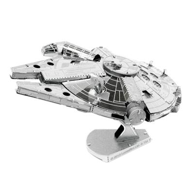 MetalEarth: STAR WARS MILLENNIUM FALCON 7.13x5.55x4.56cm, maquette 3D en métal avec 2 feuilles, sur carte 12x17cm, 14+