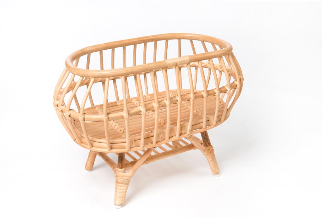 Rattan -Puppenbett