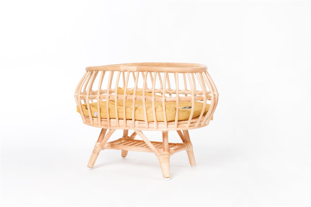 Rattan -Puppenbett