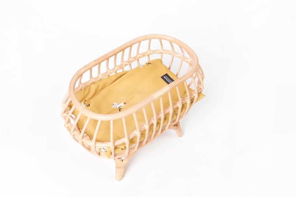 Rattan -Puppenbett